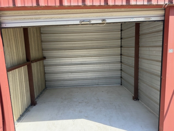 Facility photo: //images.sparefoot.com/medium/2433046938a7124151e.jpg