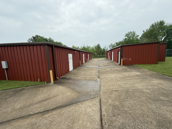 Facility photo: //images.sparefoot.com/medium/2433056939aa020f3c8.jpg