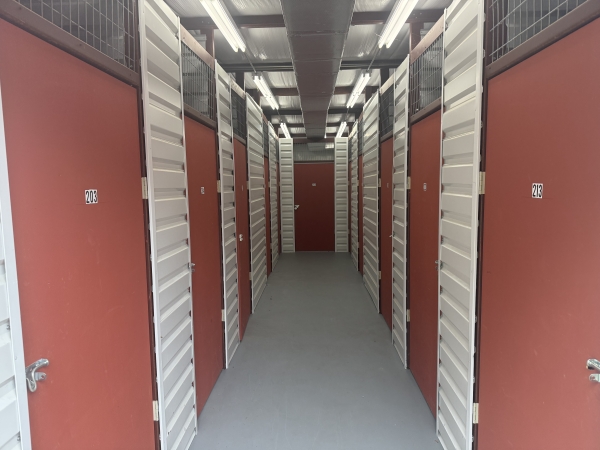 Facility photo: //images.sparefoot.com/medium/2433056939aa1481453.jpg