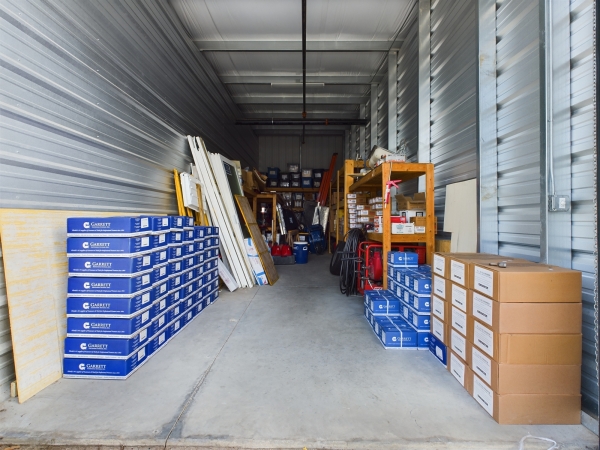 Facility photo: //images.sparefoot.com/medium/243318693ac8972e9ea.jpg