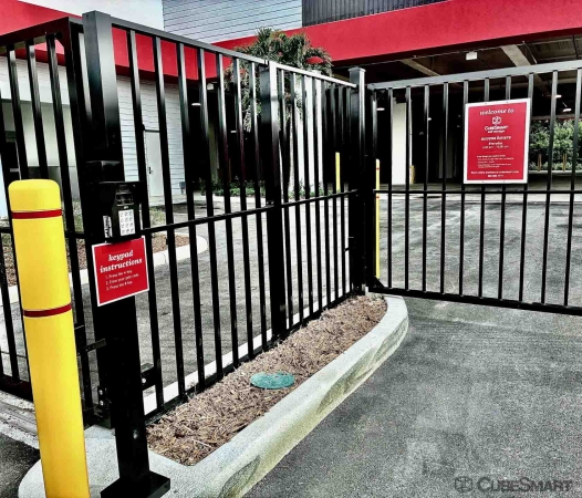 Facility photo: //images.sparefoot.com/medium/243337694262dbddaa9.jpg