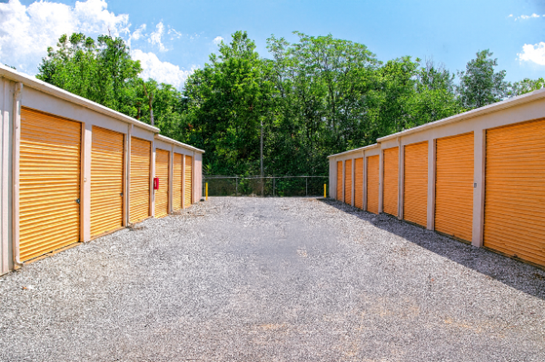 Facility photo: //images.sparefoot.com/medium/243346693716be9adde.png