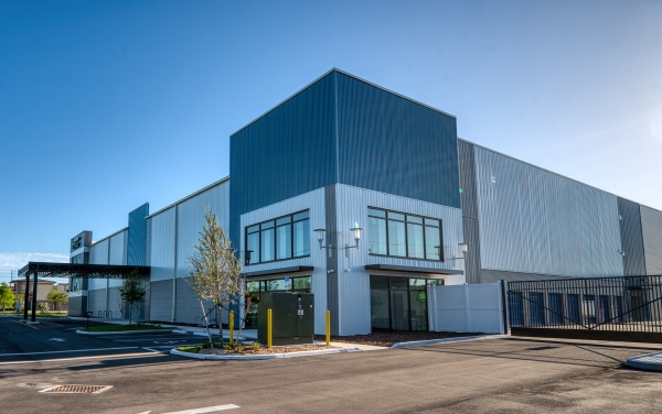 Facility photo: //images.sparefoot.com/medium/24334869ea2e7395562.jpg