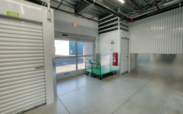 Facility photo: //images.sparefoot.com/medium/24334869ea2e79301a6.jpg