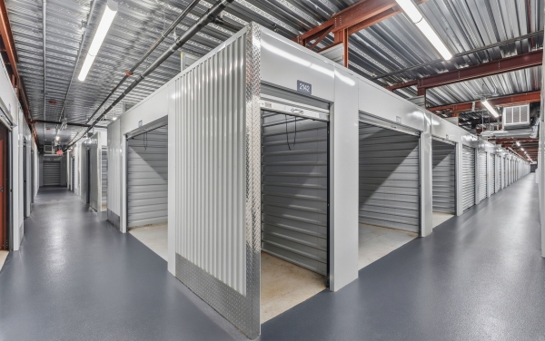 Facility photo: //images.sparefoot.com/medium/2433496a26d6f2e4850.jpg
