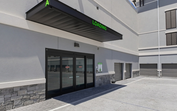 Facility photo: //images.sparefoot.com/medium/2433496a26d6f43ff54.jpg