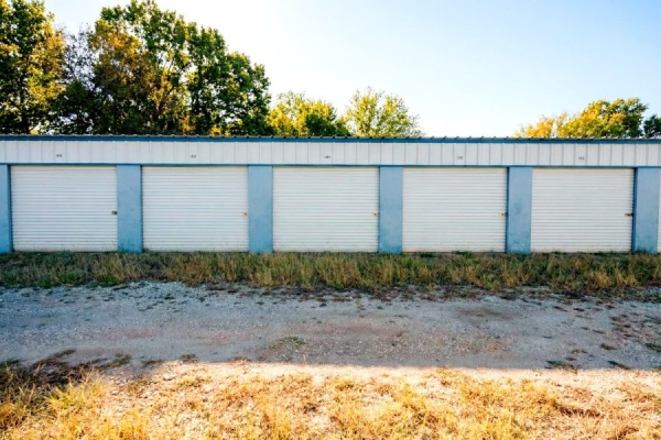 Facility photo: //images.sparefoot.com/medium/2433506937372806c1d.jpg