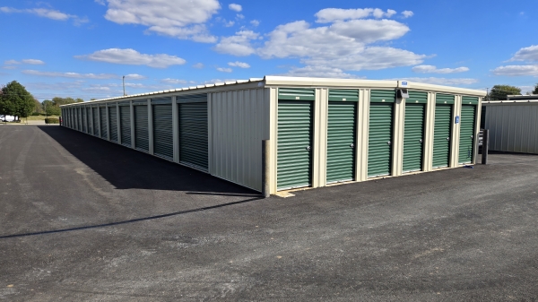 Facility photo: //images.sparefoot.com/medium/243355693732eef08b1.jpg