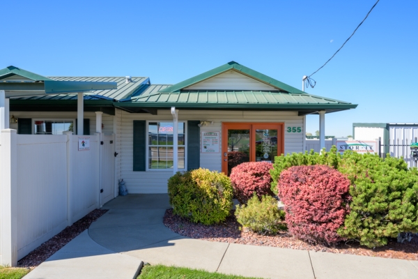 Facility photo: //images.sparefoot.com/medium/2433606938b70d1c686.jpg