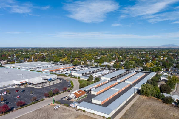 Facility photo: //images.sparefoot.com/medium/2433616938460527c5d.jpg