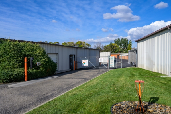 Facility photo: //images.sparefoot.com/medium/2433626938b68559853.jpg