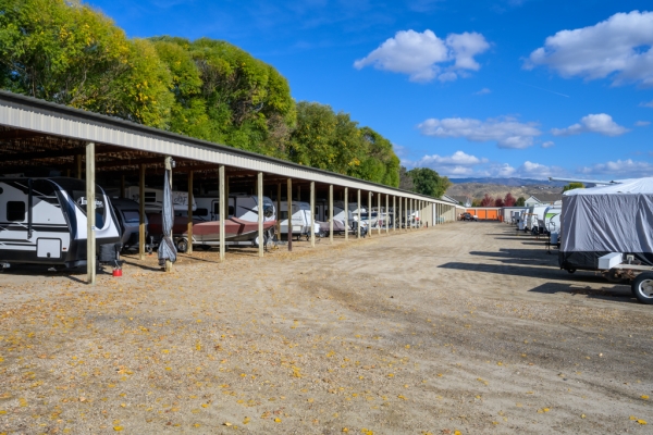 Facility photo: //images.sparefoot.com/medium/2433626938b686ee8b1.jpg