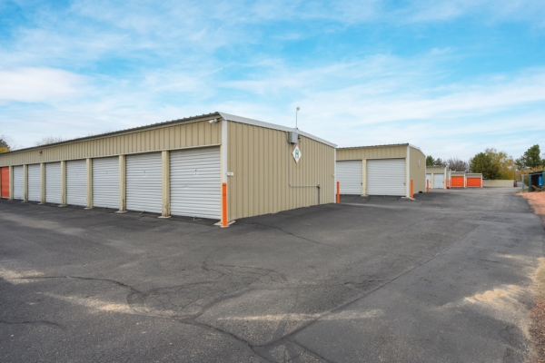 Facility photo: //images.sparefoot.com/medium/24336369383123201b0.jpg