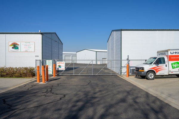 Facility photo: //images.sparefoot.com/medium/2433666938bc604c37c.jpg