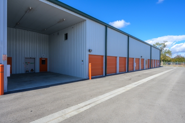 Facility photo: //images.sparefoot.com/medium/24337169382951bffd5.jpg