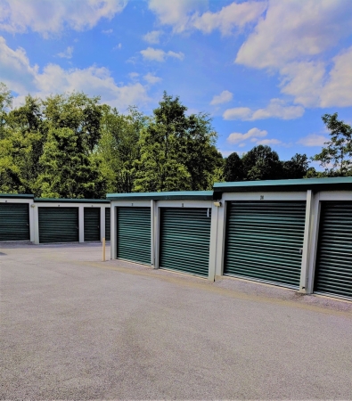 Facility photo: //images.sparefoot.com/medium/24338069388e618d979.jpeg