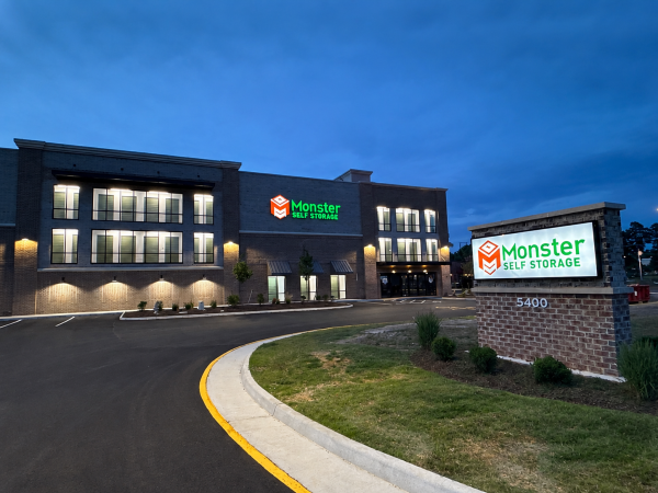 Facility photo: //images.sparefoot.com/medium/2433836a3d8c76ab71a.png