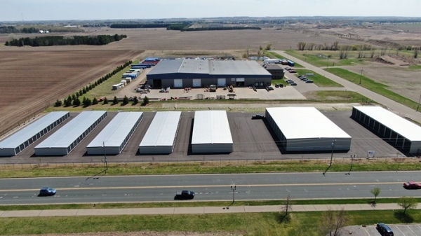 Facility photo: //images.sparefoot.com/medium/2433956943ead36bb34.jpg