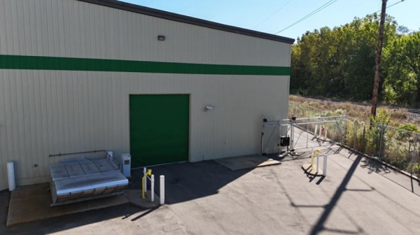 Facility photo: //images.sparefoot.com/medium/2433976943e9b11cb27.jpg