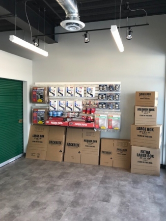 Facility photo: //images.sparefoot.com/medium/2433996943e72b31a46.jpg