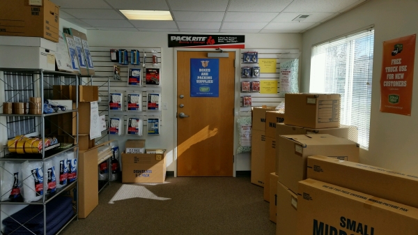 Facility photo: //images.sparefoot.com/medium/2434096939c33cb589f.jpg