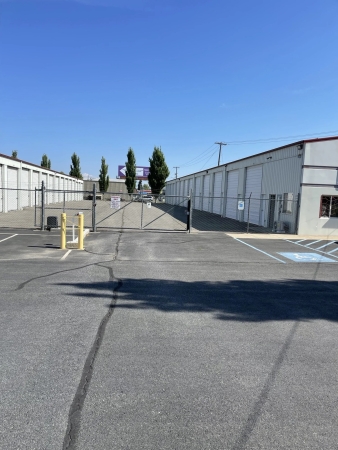 Facility photo: //images.sparefoot.com/medium/243414693c2c114d433.jpg