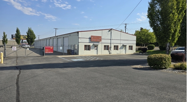 Facility photo: //images.sparefoot.com/medium/243414693c2ec5a5e7a.jpg