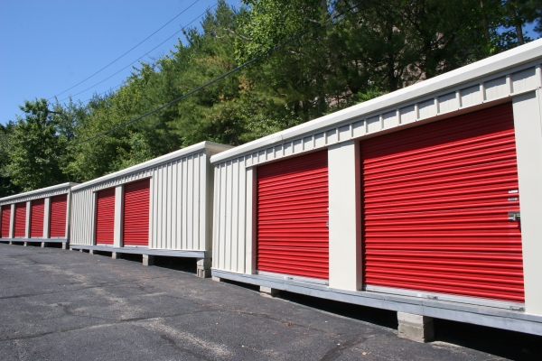 Facility photo: //images.sparefoot.com/medium/243415693c274b696d3.jpg