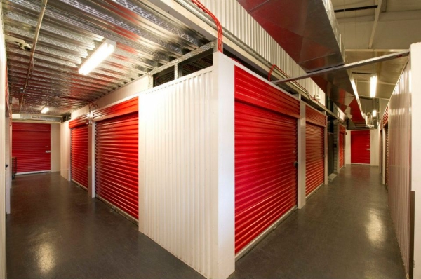 Facility photo: //images.sparefoot.com/medium/243415693c275a6530e.jpg