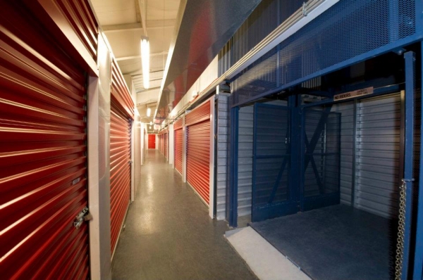 Facility photo: //images.sparefoot.com/medium/243415693c2762e5741.jpg