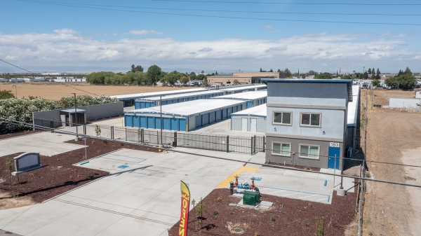 Facility photo: //images.sparefoot.com/medium/243418693b461fe7807.jpg