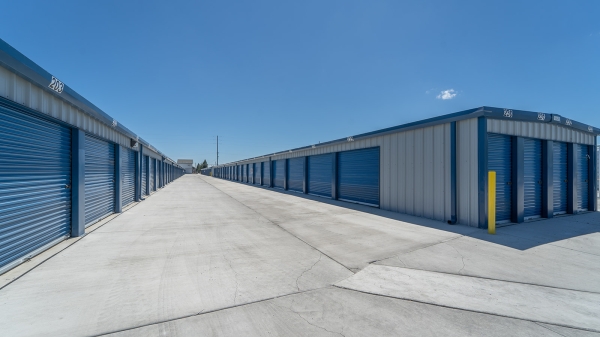 Facility photo: //images.sparefoot.com/medium/243418693b462384d35.jpg