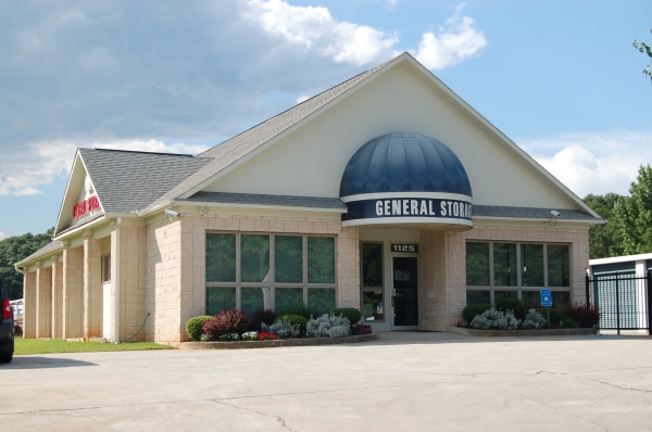 Facility photo: //images.sparefoot.com/medium/243420693aeff31b299.jpg