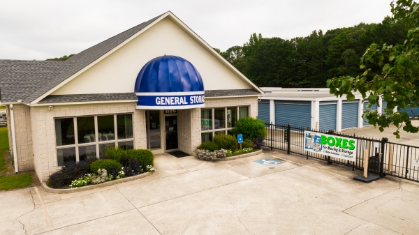 Facility photo: //images.sparefoot.com/medium/243420693aeff9aeb87.jpg