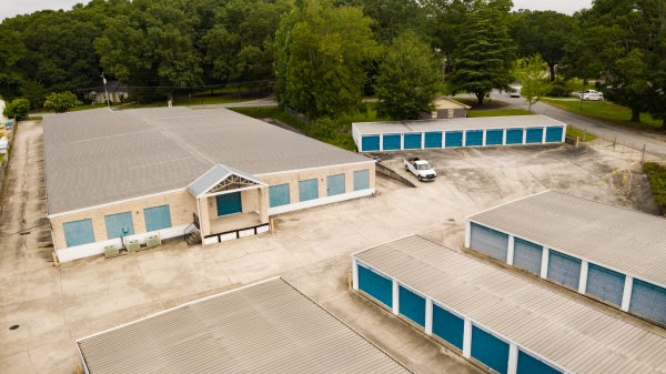 Facility photo: //images.sparefoot.com/medium/243420693aeffb2cc32.jpg