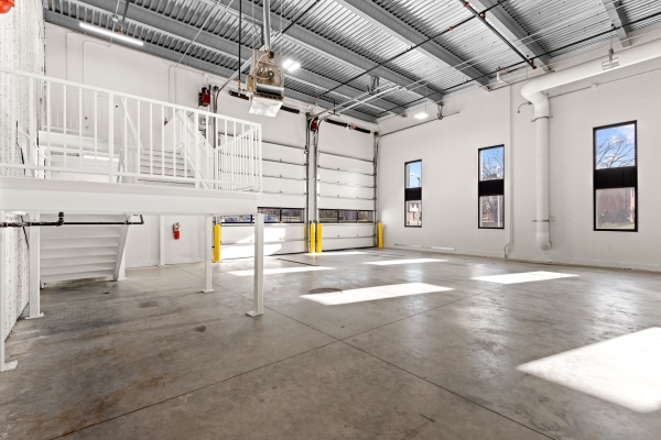 Facility photo: //images.sparefoot.com/medium/243438693b1f4e110c2.jpg