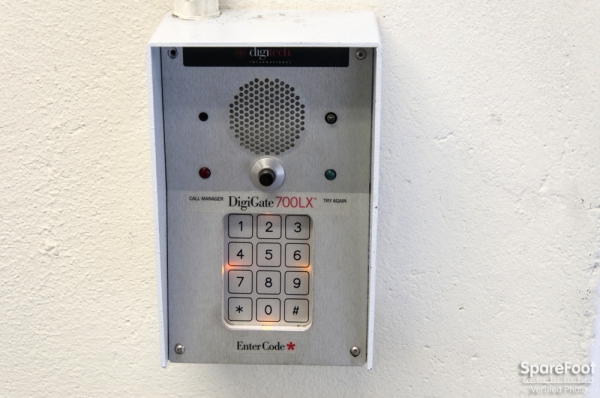 Facility photo: //images.sparefoot.com/medium/243442693b38104e44d.jpg