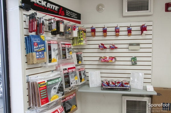 Facility photo: //images.sparefoot.com/medium/243442693b38141d8ee.jpg