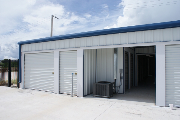 Facility photo: //images.sparefoot.com/medium/24347369696398af44a.jpg