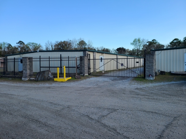 Facility photo: //images.sparefoot.com/medium/2434766940b12e4499b.jpg