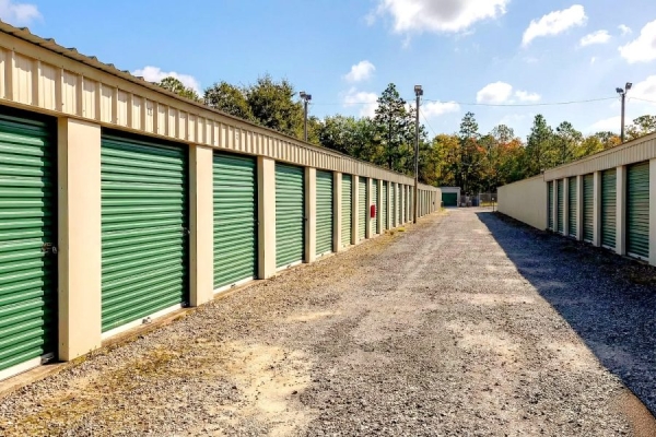 Facility photo: //images.sparefoot.com/medium/2435206941cec98d8b1.jpg