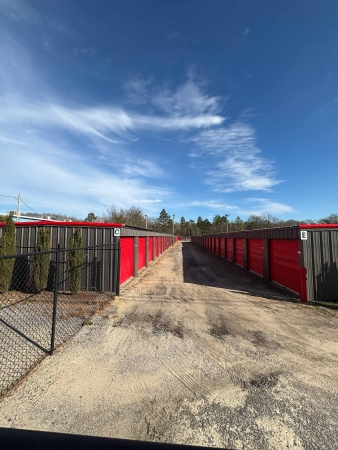 Facility photo: //images.sparefoot.com/medium/24352069f8f9d9c1ab9.jpg
