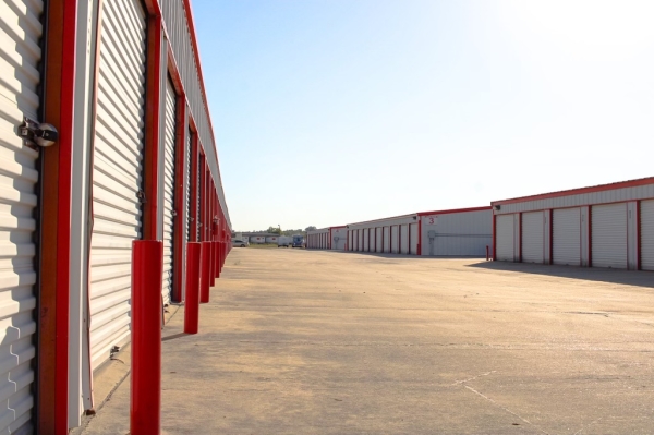 Facility photo: //images.sparefoot.com/medium/2435216941e2cd25472.jpeg