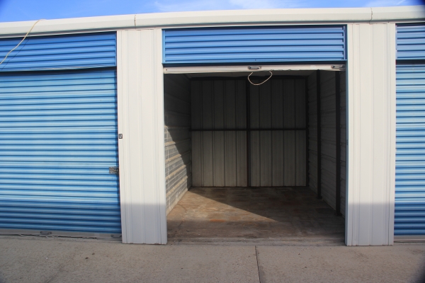 Facility photo: //images.sparefoot.com/medium/2435226941eb46d6e17.jpg