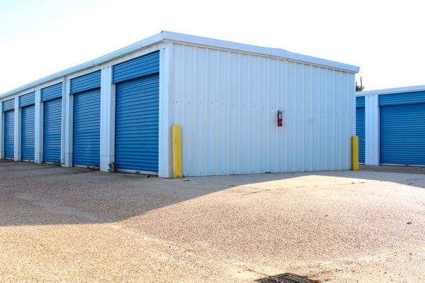 Facility photo: //images.sparefoot.com/medium/2435226941eb5156a8c.jpeg