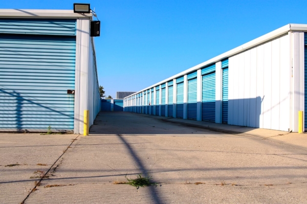 Facility photo: //images.sparefoot.com/medium/2435226941eb5562fac.jpeg