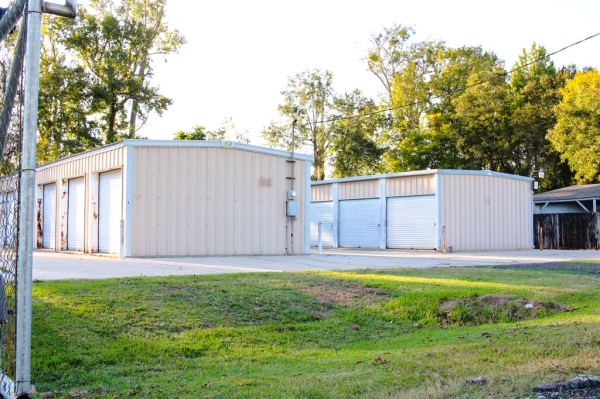 Facility photo: //images.sparefoot.com/medium/2435236941f358bb25f.jpeg