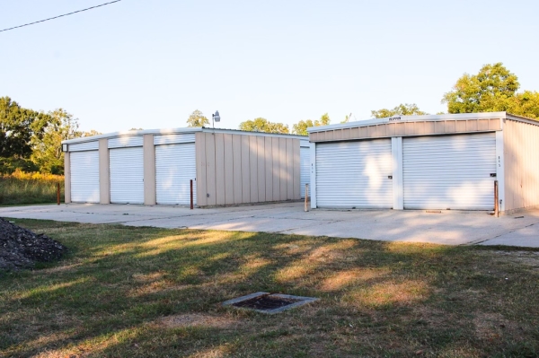 Facility photo: //images.sparefoot.com/medium/2435236941f35a37fa0.jpeg