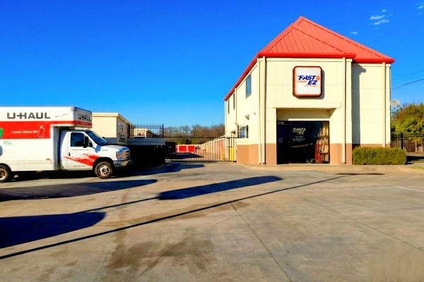 Facility photo: //images.sparefoot.com/medium/243527697b9eedc977a.jpg