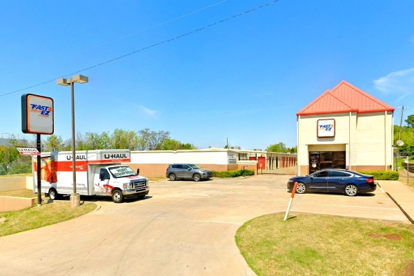 Facility photo: //images.sparefoot.com/medium/243527697b9fd3c5473.jpg